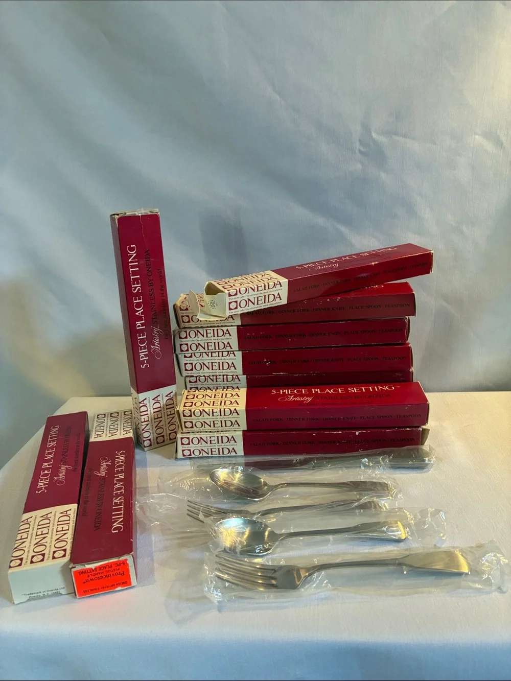 Vintage Oneida Provincetown Pistol handle Flatware 5-Piece Place Settings in box